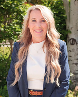 headshot of Amber Donnelli
